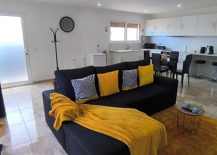 Δωμάτια σε οικογενειακή κατοικία O Infinito Calhetas